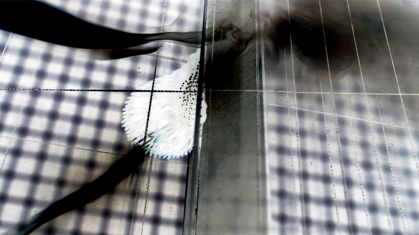 GregorEldarb_LookTheSunIsBurning_Still09_CourtesySixpackfilm